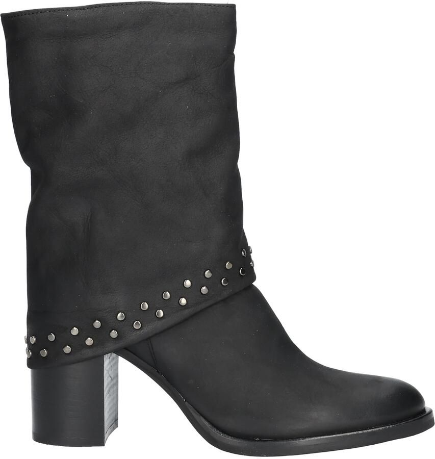 Miss behave Yvonne Black