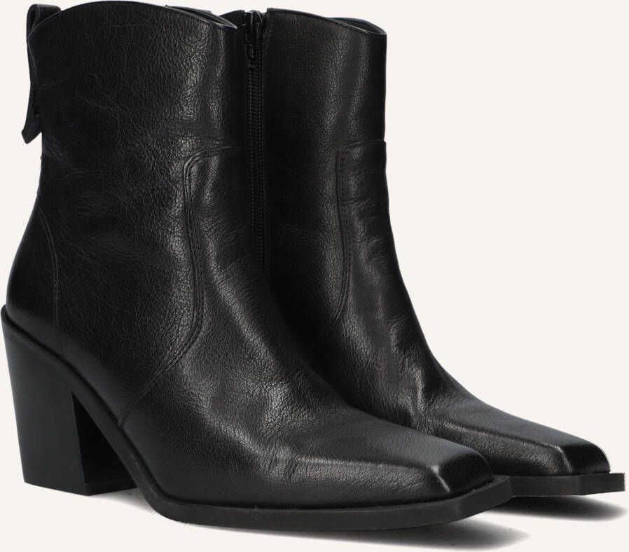 BLASZ Enkellaarsjes Dames 14 Maat: 38 Materiaal: Leer Kleur: Zwart