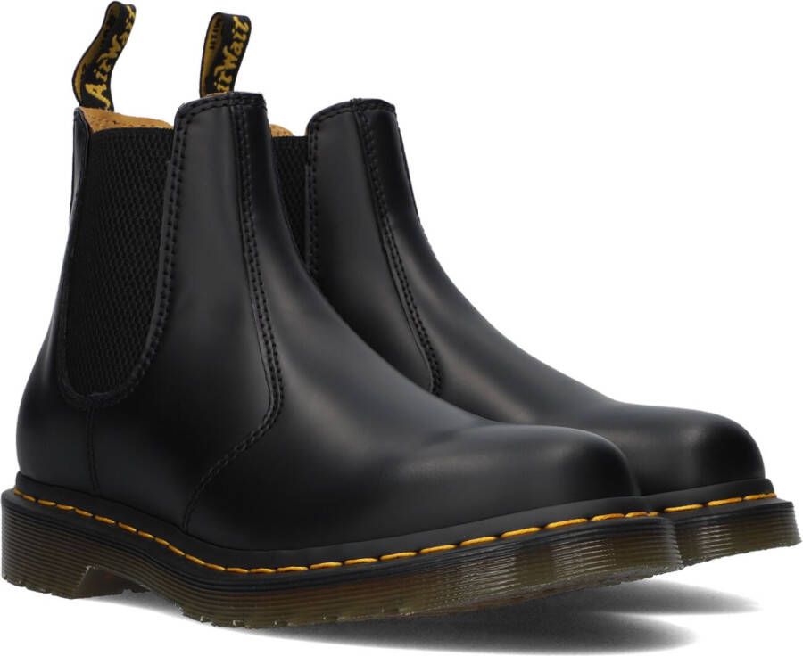 Dr. Martens Klassieke Chelsea-laarzen van glad leer met gele stiksels en AirWair-logo Zwart