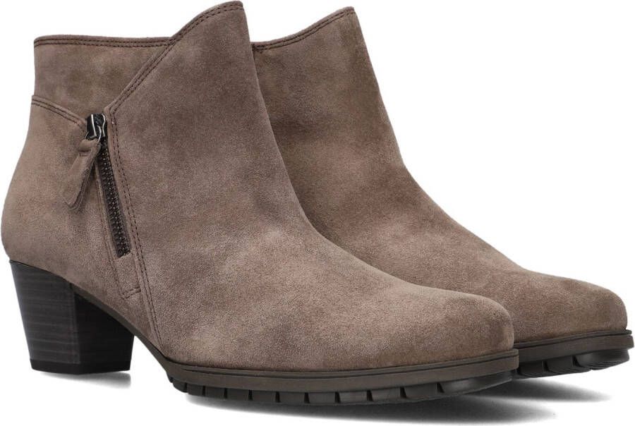 GABOR Enkellaarsjes Dames 603.1 Maat: 44 Materiaal: Suède Kleur: Taupe