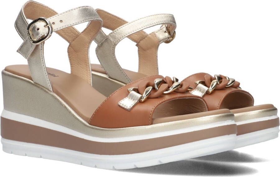 Nerogiardini Trendy Cognac Sandalen met Sleehak Brown Dames