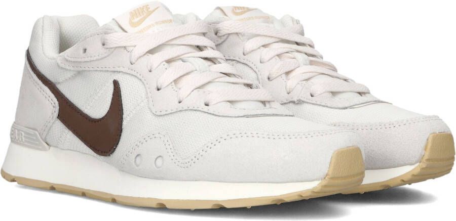 Nike Stijlvolle Venture Sneakers voor vrouwen Beige Dames