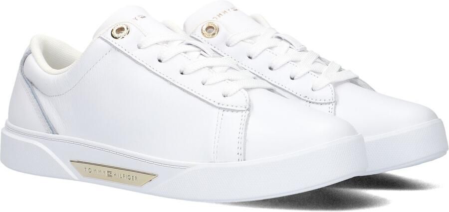 Tommy Hilfiger Plateausneakers CHIC COURT SNEAKER vrijetijdsschoen lage schoen veterschoen goudkleurige sieraandeel
