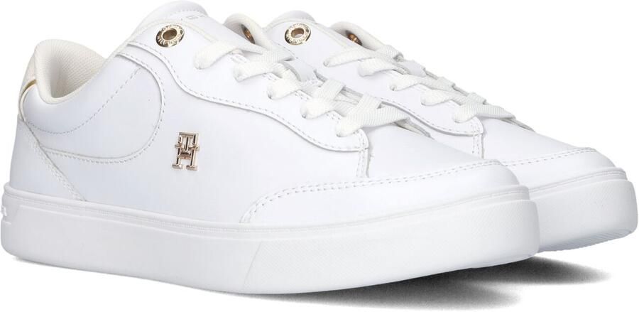 Tommy Hilfiger Plateausneakers ESSENTIAL CHIC COURT SNEAKER vrijetijdsschoen veterschoen lage schoen met th-sieraad