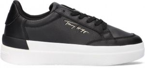 Tommy Hilfiger Plateausneakers TH SIGNATURE LEATHER SNEAKER met een gestempeld logo op de tong