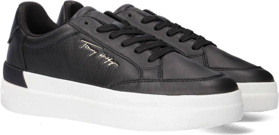Tommy Hilfiger Plateausneakers TH SIGNATURE LEATHER SNEAKER met een gestempeld logo op de tong