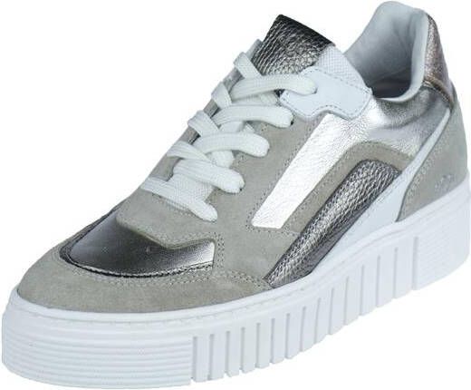 AQA Sneaker