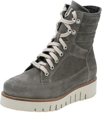 Footnotes Lizzy Christa