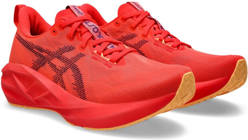 ASICS Novablast 5 Hardloopschoenen rood