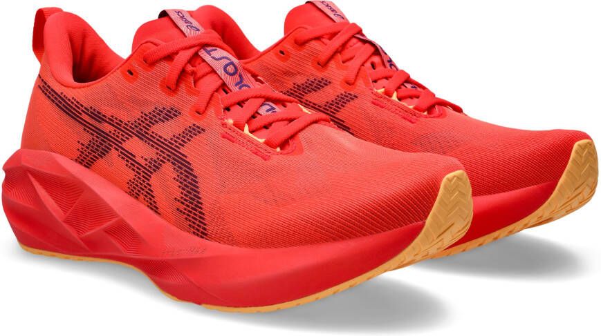 ASICS Novablast 5 Hardloopschoenen rood