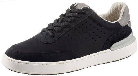 Clarks Sneakers COURTLITE TOR met fijne perforatie