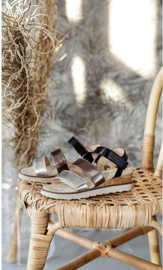 Aniston SHOES Sleehaksandaaltjes sandaal zomerschoen klittenbandschoen metallic-look nieuwe collectie