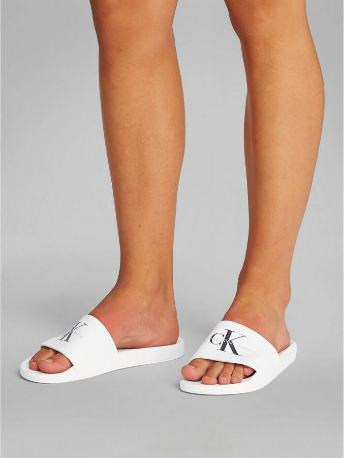 Calvin Klein Badslippers SLIDE MONOGRAM zomerschoen slippers badschoens strandschoen met logo-opschrift