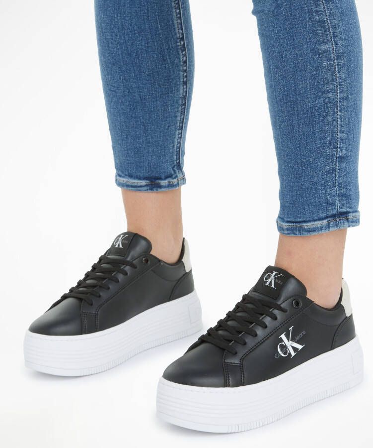 Calvin Klein Plateausneakers BOLD PLATF LOW LACE LTH ML MTL met zijlogo vrijetijdsschoen lage schoen veterschoen