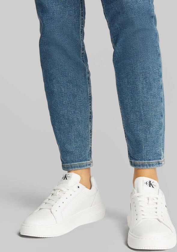Calvin Klein Plateausneakers CHUNKY CUPSOLE MONO LTH WN vrijetijdsschoen lage schoen veterschoen met ck-opdruk aan de zijkant