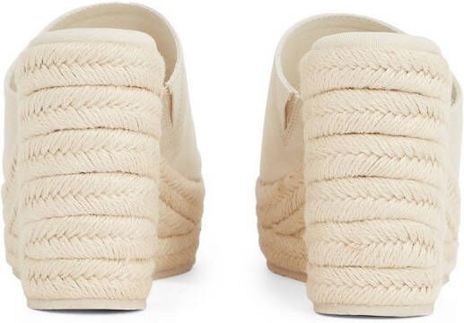 Calvin Klein Sleehakmuiltjes WEDGE ROPE SLIDE MG zomerschoen plateausool vakantie-schoen met bamboe-decoratie