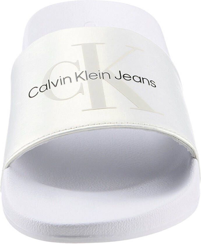 Calvin Klein Slippers SLIDE NY PEARL met een logo-opschrift