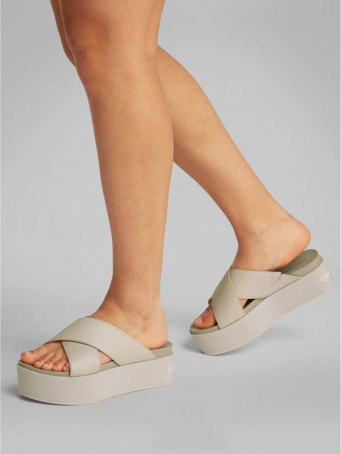 Calvin Klein Slippers FLATFORM CROSS MG UC plateau zomerschoen pantoffels met kruisverband