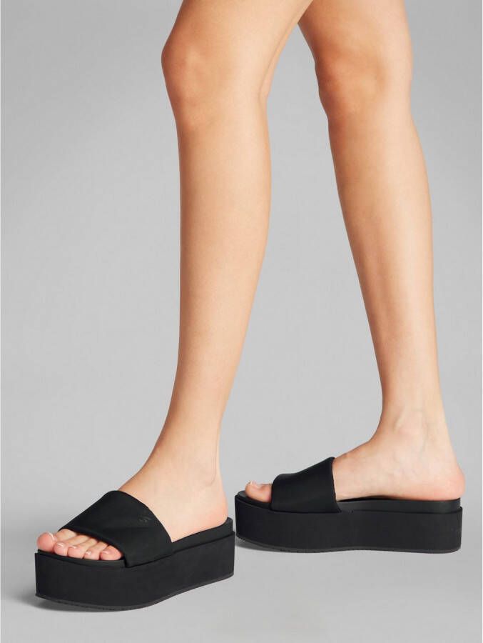 Calvin Klein Slippers FLATFORM SANDAL SLIDE IN NYLON poolslides zomerschoen strand-schoen plateausool om in te stappen