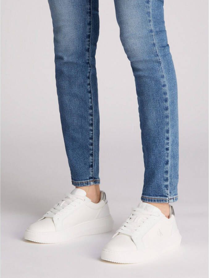 Calvin Klein Sneakers CHUNKY CUPSOLE LOW MG veterschoenen vrijetijdsschoen lage schoen met hielcontrast