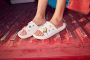Crocs Badslippers Classic Slide V2 zomerschoen poolslides slippers met ventilatieopeningen g-breedte - Thumbnail 11