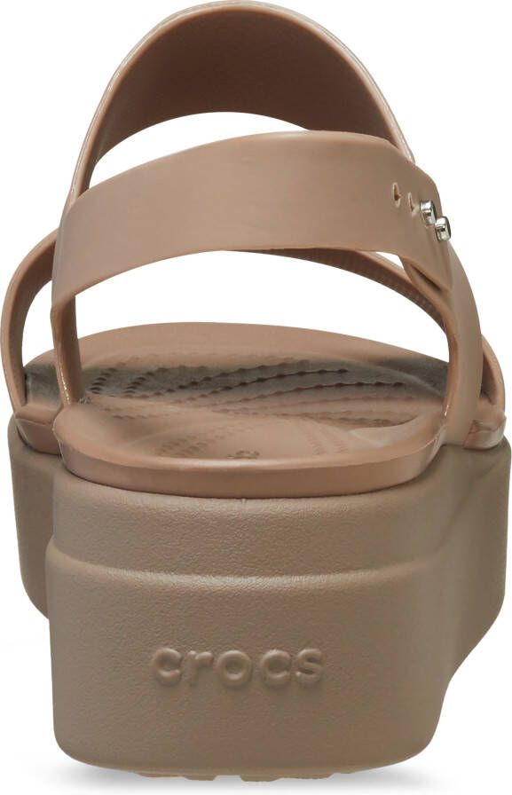 Crocs Sleehaksandaaltjes Brooklyn Low Wedge zomerschoen sandaal sleehak met modieuze plateauzool