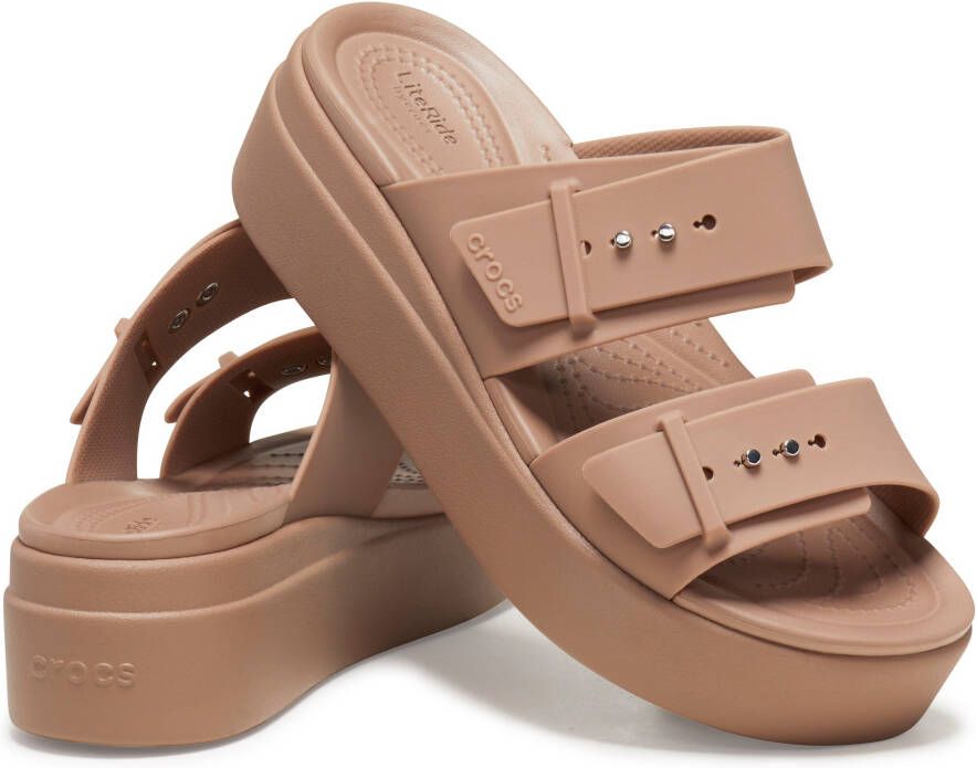 Crocs Slippers Brooklyn Low Wedge plateau zomerschoen pantoffels met gespsluiting