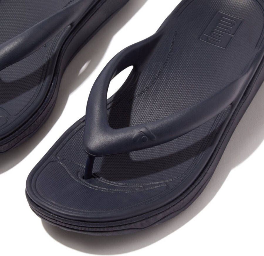 Fitflop Teenslippers RELIEFF RECOVERY TOE-POST SANDALS TONAL RUBBER sleehak zomerschoen slippers met microwobbleboard