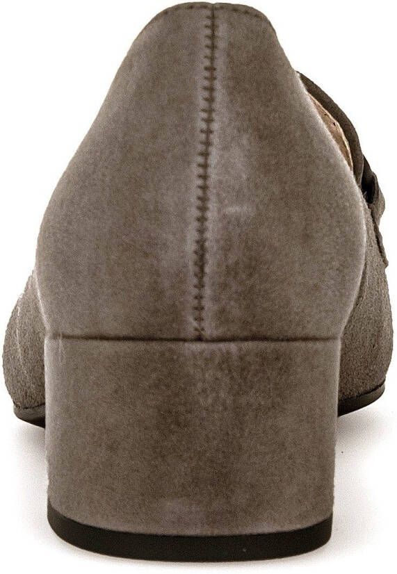 Gabor Pumps met matte decoratieve ketting