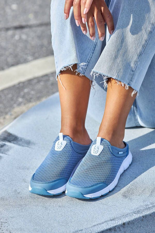 Lascana Slip-on sneakers Lage schoen vrijetijdsschoen sabot clogs van licht mesh-materiaal