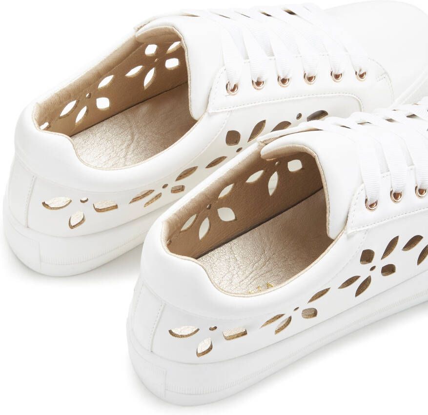 Lascana Sneakers met kleine cut-outs veterschoenen vrijetijdsschoenen vegan