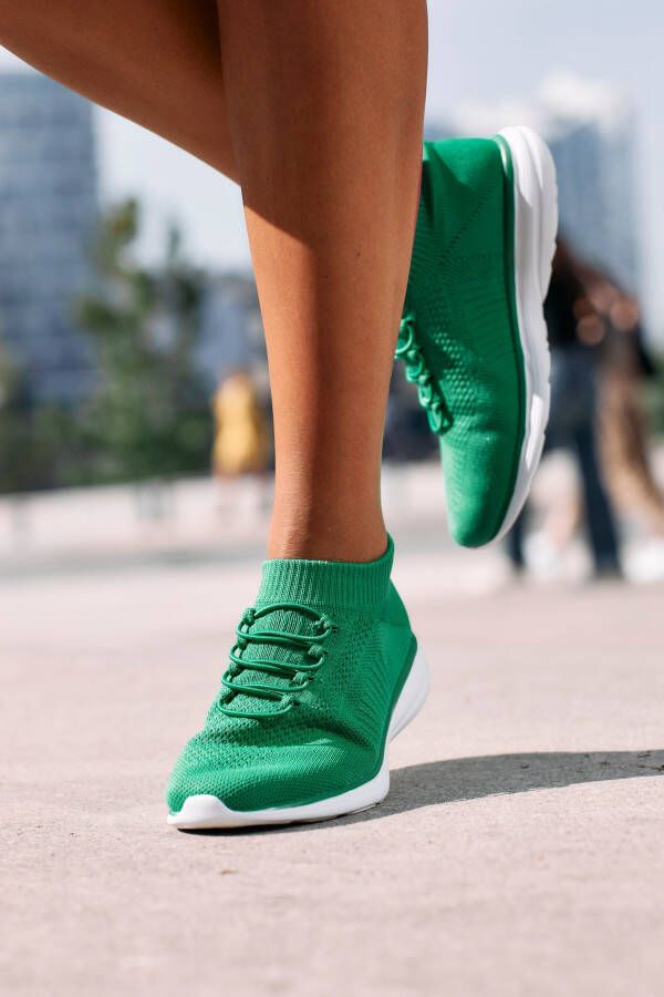 Lascana Sneakers Slipper lage schoen ultralicht en comfortabel om in te slippen VEGAN