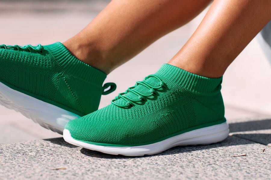 Lascana Sneakers Slipper lage schoen ultralicht en comfortabel om in te slippen VEGAN