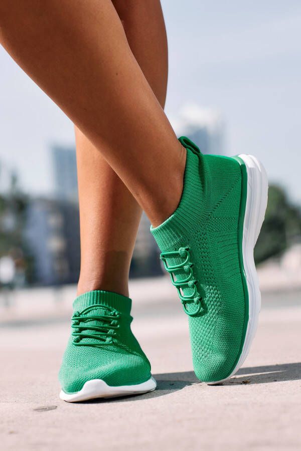 Lascana Sneakers Slipper lage schoen ultralicht en comfortabel om in te slippen VEGAN