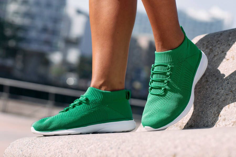 Lascana Sneakers Slipper lage schoen ultralicht en comfortabel om in te slippen VEGAN
