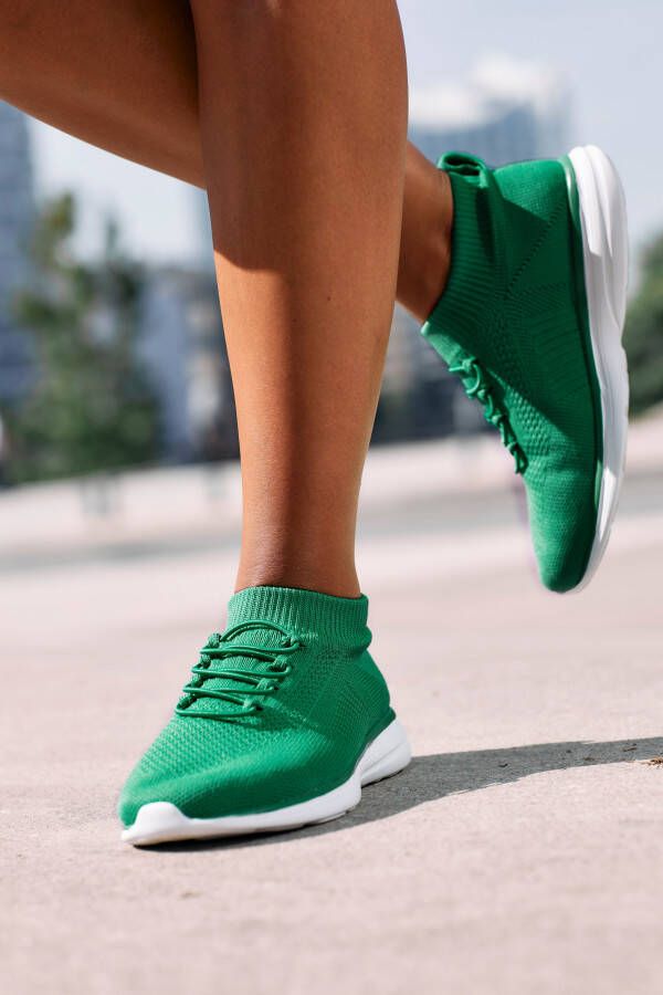 Lascana Sneakers Slipper lage schoen ultralicht en comfortabel om in te slippen VEGAN