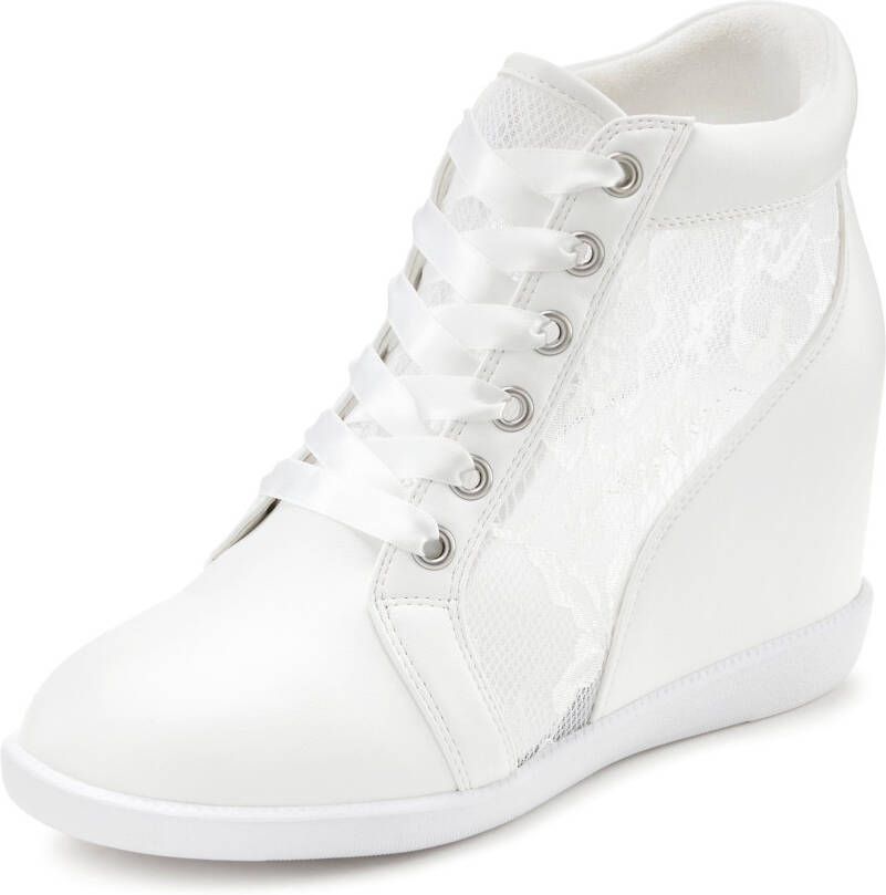 Lascana Sneakers Laarsjes Vrijetijdsschoen lage schoen met ingebouwde sleehak puntdetails