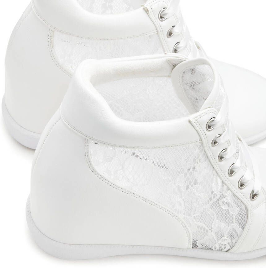 Lascana Sneakers Laarsjes Vrijetijdsschoen lage schoen met ingebouwde sleehak puntdetails