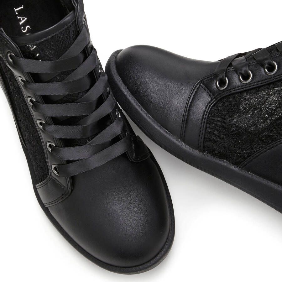 Lascana Sneakers Laarsjes Vrijetijdsschoen lage schoen met ingebouwde sleehak puntdetails