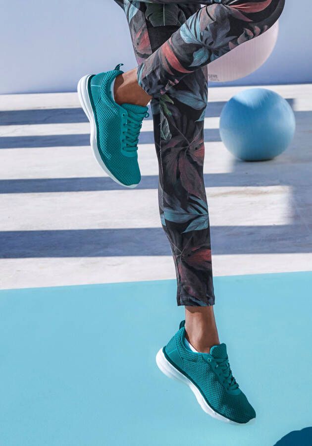 Lascana Sneakers Veterschoen lage schoen vrijetijdsschoen ultralicht VEGAN