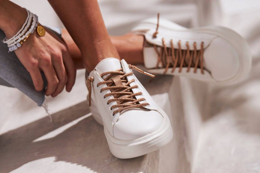 Lascana Sneakers Vrijetijdsschoenen Slip-On sneaker met metallic details vrijetijdsschoenen VEGAN