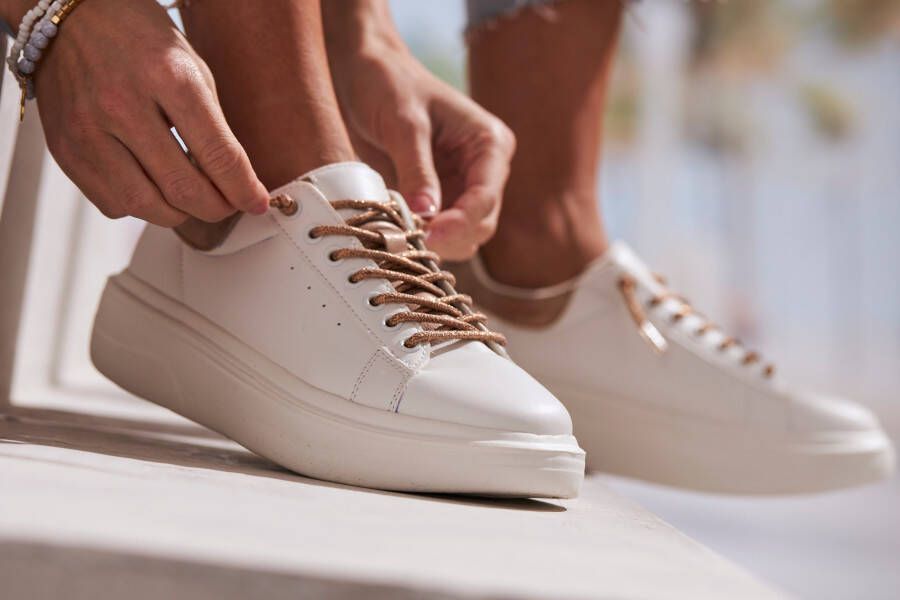 Lascana Sneakers Vrijetijdsschoenen Slip-On sneaker met metallic details vrijetijdsschoenen VEGAN