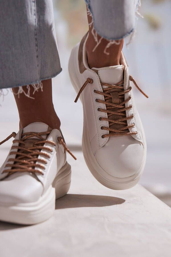 Lascana Sneakers Vrijetijdsschoenen Slip-On sneaker met metallic details vrijetijdsschoenen VEGAN