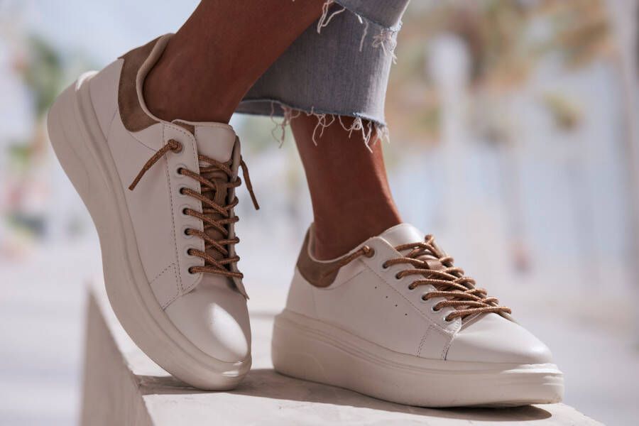 Lascana Sneakers Vrijetijdsschoenen Slip-On sneaker met metallic details vrijetijdsschoenen VEGAN