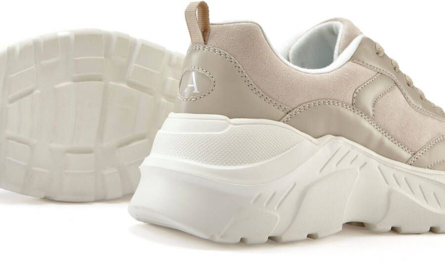 Lascana Sneakers Lage schoen sportschoen lichte chunky zool zachte binnenzool VEGAN