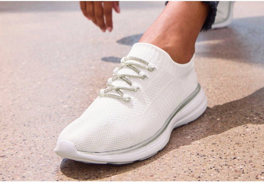 Lascana Sneakers met modieuze glinsterende veters vegan