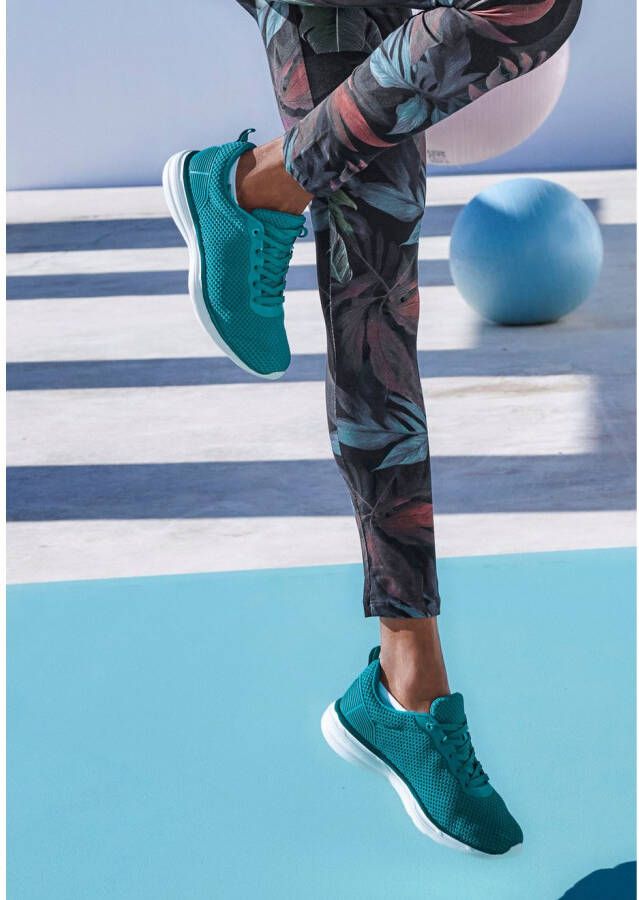 Lascana Sneakers Veterschoen lage schoen vrijetijdsschoen ultralicht VEGAN
