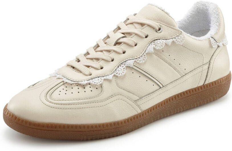 Lascana Sneakers Vrijetijdsschoen lage schoen van leer met spitse details