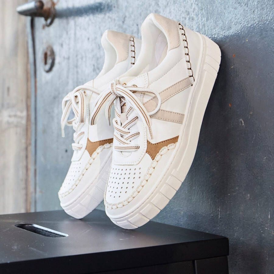 Marco Tozzi Plateausneakers vrijetijdsschoen lage schoen veterschoen met onderlegde perforatie