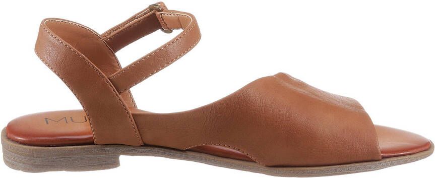 Mustang Shoes Sandalen in trendy asymmetrische look